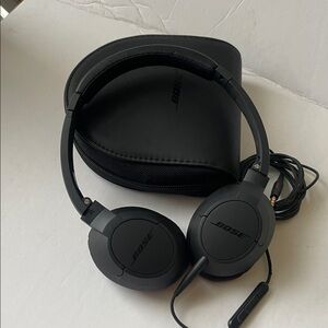 Bose SoundTrue Around-Ear Wired Headphones Black